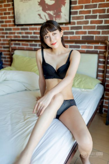 打美女光屁股